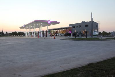 Se innagur la Estacin de Servicios AXION Villanueva